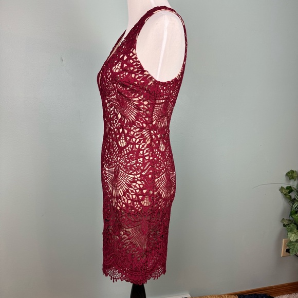 Stunning Burgundy Lace Bodycon - Picture 2 of 9
